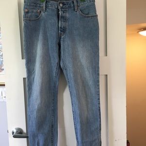 Levi’s 501 light wash jeans